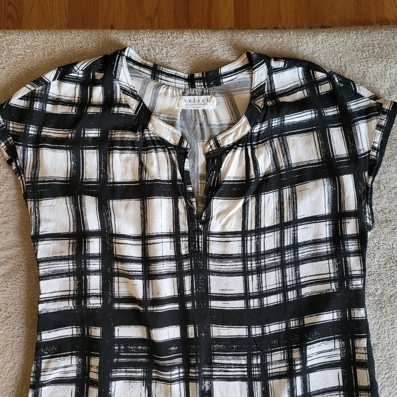 Velvet by Graham and Spencer cap sleeve blouse size medium - Picture 4 of 11